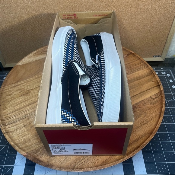 Vans slip on
Brand new
‘Tileboard black ‘
*RARE**
NWOT - Picture 10 of 11